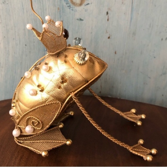 A toad to kiss to find your handsome prince! And he’s pretty cute….. - Picture 2 of 12